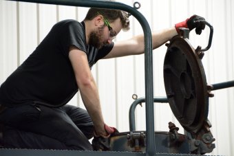 BULK PRODUCT LOADING AND UNLOADING ATTENDANT